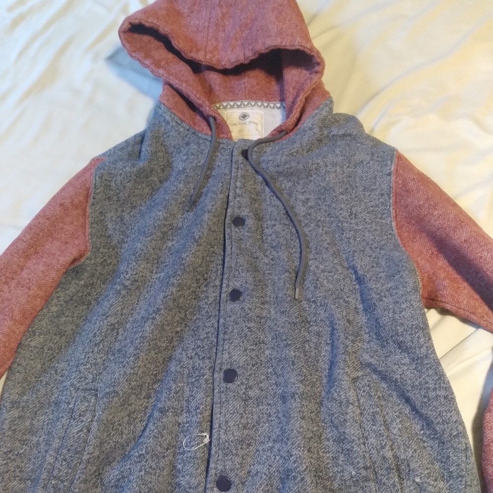 ON THE BYAS button up Hoodia!